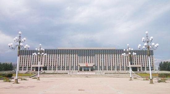 呼和浩特市公用事业管理局成立于1996年4月，隶属于呼和浩市建设委员会，为副处级全额拨款事业单位。内设办公室、人事劳资科，财务计划科、公用管理一科、公用管理二科，工程技术科、政策法规科。主要职责：1、贯彻执行国家、自治区和呼市关于城市公用事业的方针、政策及法律法规；2、依据我市发
